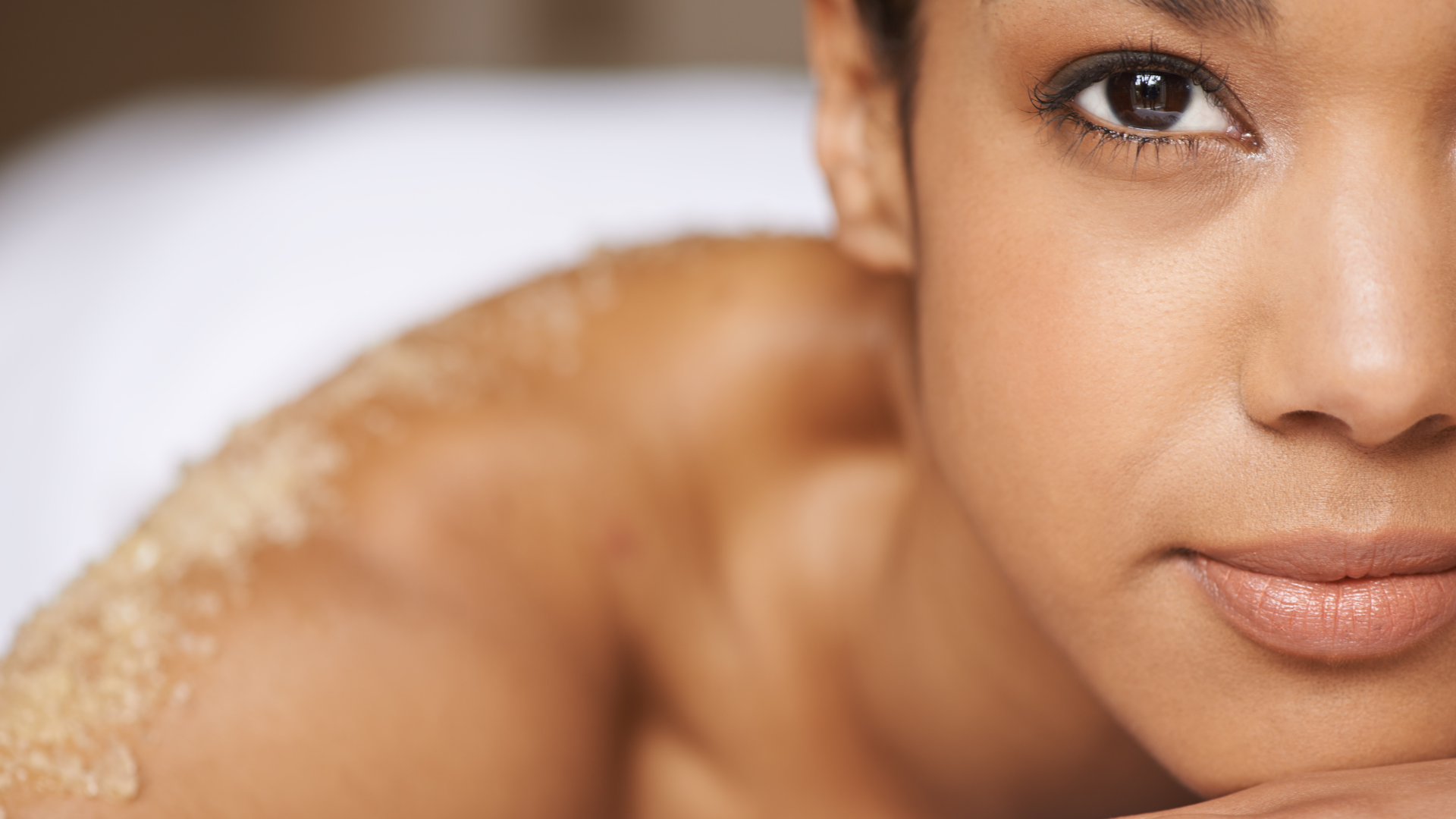 Understanding the Difference Between Chemical Exfoliants and Physical Exfoliants